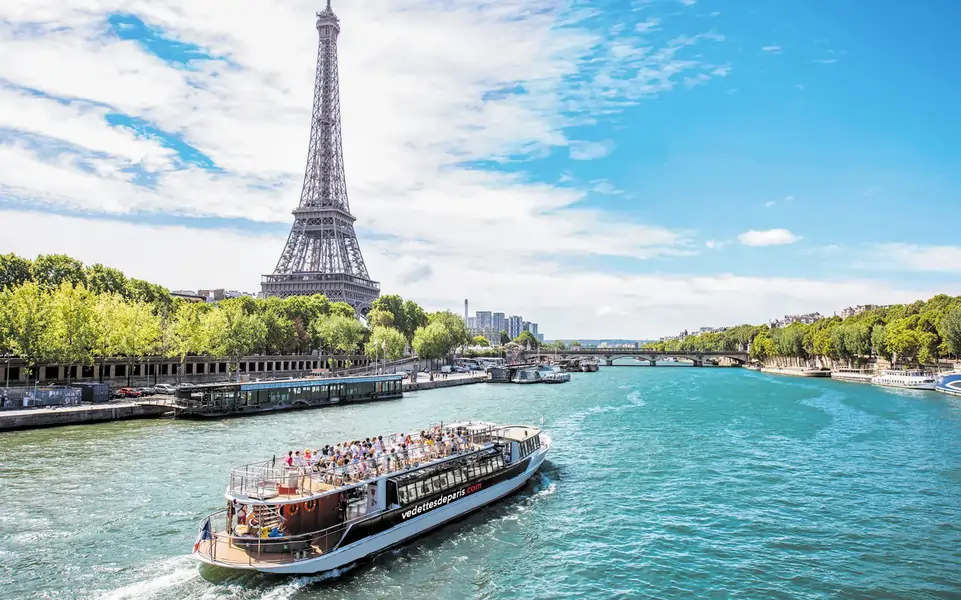 Paris and the Seine river — scenic cruise setting